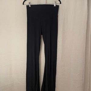 Split-hem yoga pants
